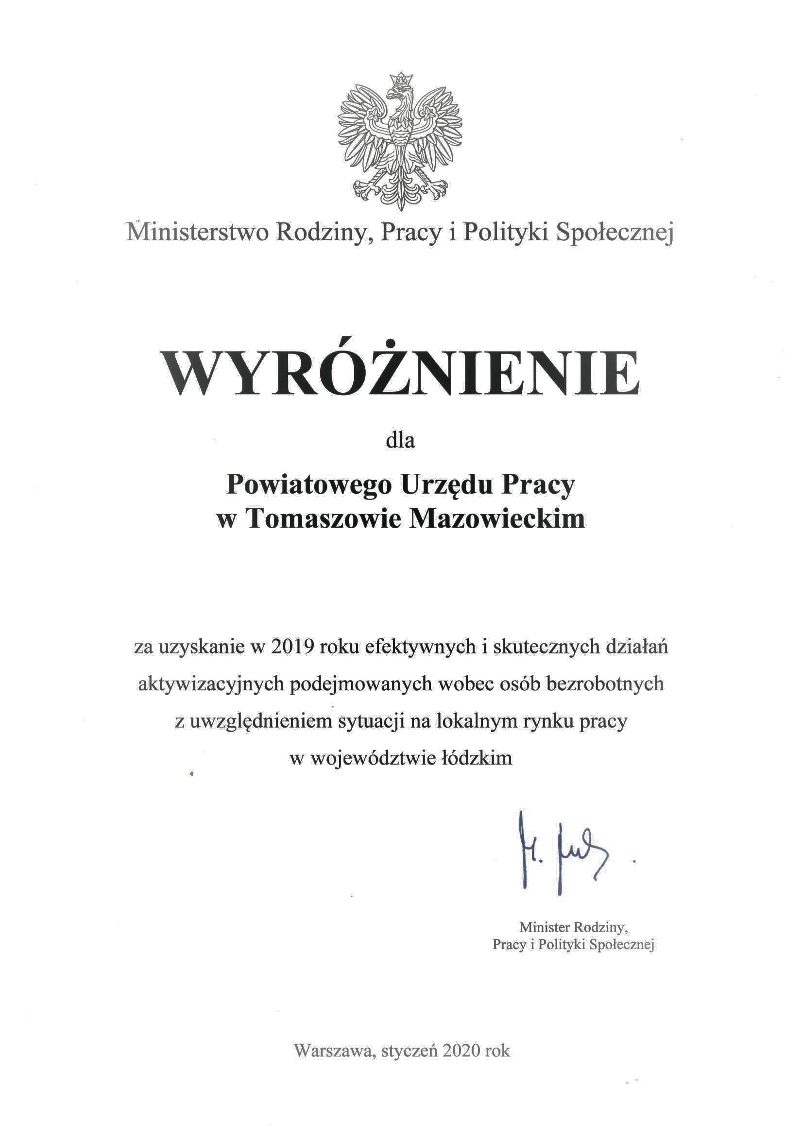 Powiatowy Urząd Pracy w Tomaszowie Mazowieckim otrzymał od Ministra Rodziny, Pracy i Polityki Społecznej wyróżnienie za uzyskanie w 2019 roku efektywnych i skutecznych działań aktywizacyjnych podejmowanych wobec osób bezrobotnych z uwzględnieniem sytuacji na lokalnym rynku pracy w województwie łódzkim.